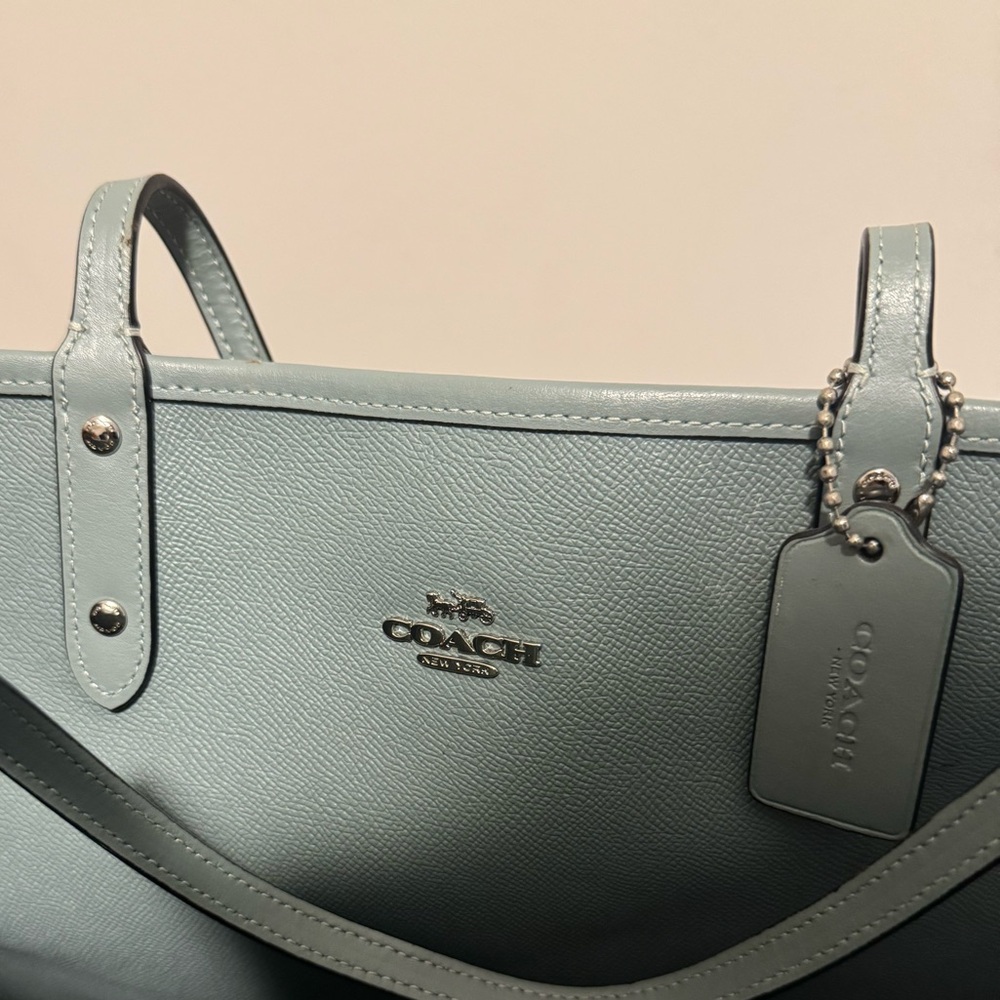 coach reversible bag - Picture 3 of 4